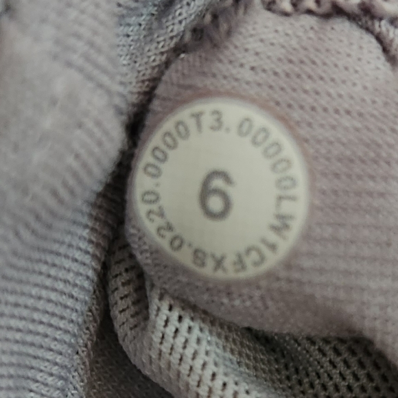 Lululemon Twist Around 2-in-1 Tank - Picture 8 of 8